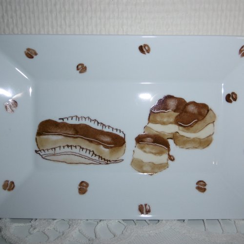 Petit plat rectangulaire en porcelaine peinte main