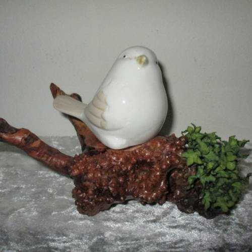 Bel oiseau décoratif en céramique perché