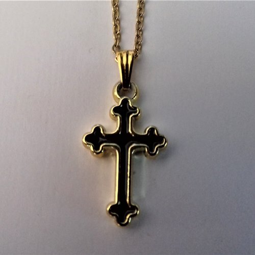 Collier pendentif croix