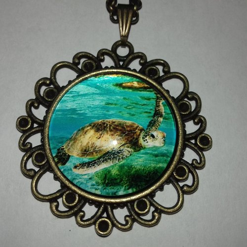 Collier pendentif cabochon tortue