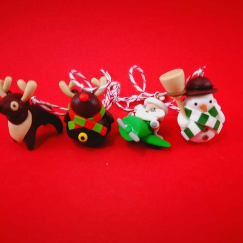 Coffret de 4 mini sujets de noël à suspendre