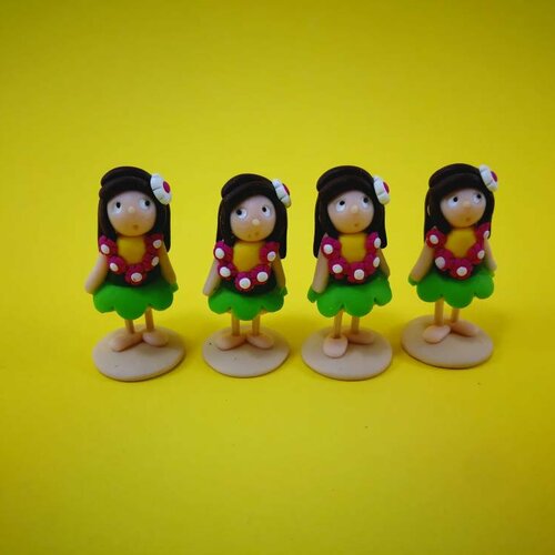 Mini sujets danseuses tahitiennes