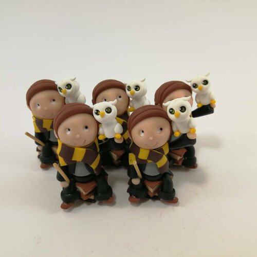 Lot de 5 petits sujets magiciens et leurs hiboux