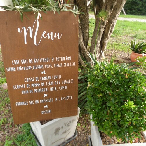 Menu personnalisable sur panneau bois pour mariage, reception , restaurant.