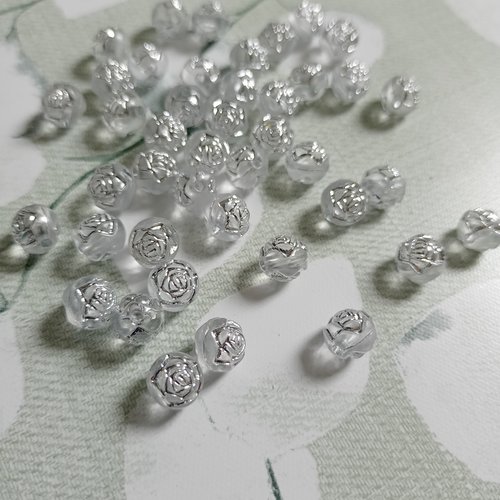 Lot de 50 perles fleur transparentes gravées en acrylique 8 mm