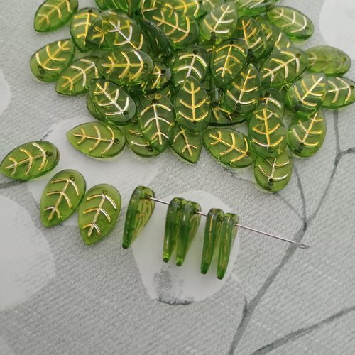 Lot de 30 perles breloque feuille acrylique vert 18 x 11 mm
