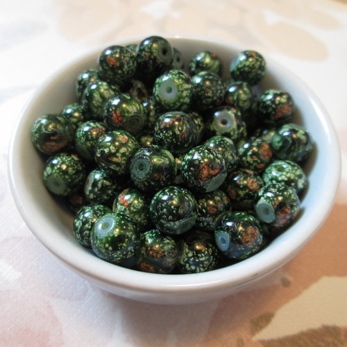 10 perles rondes en verre vert moucheté 8 mm