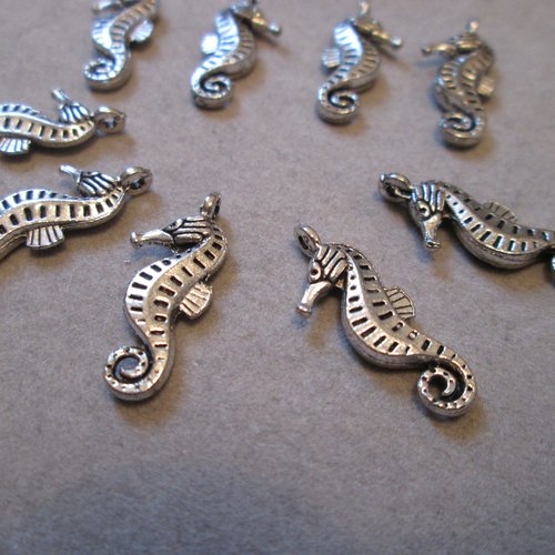 2 breloques hippocampe en métal argenté 22x9mm