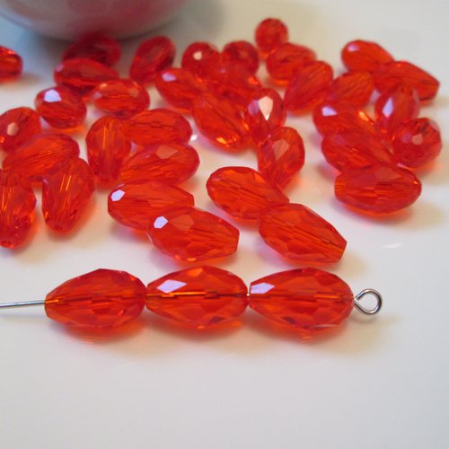 2 perles rouges en verre à facettes goutte 11x8mm