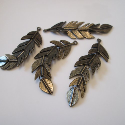 1 pendentif plume 60x15 mm en métal couleur bronze