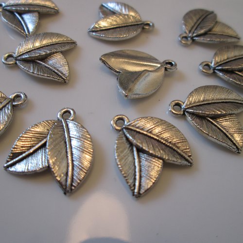 2 breloques feuilles 15x15 mm en métal argenté