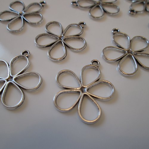 2 breloques fleur 15x15 mm en métal argenté