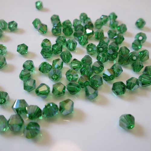 10 perles bicone facettes 3mm en verre vert ab