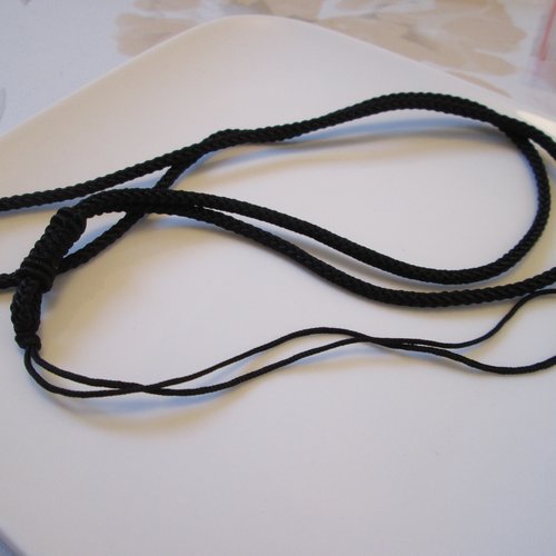 Base collier de nylon tressé noir 60 cm