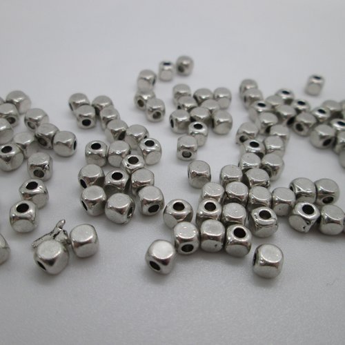 10 perles cube en métal argenté 4 mm