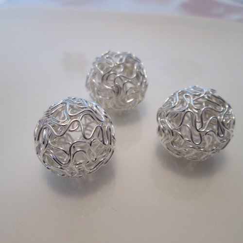 2 perles boule en fils ajouré en métal argenté 15 mm