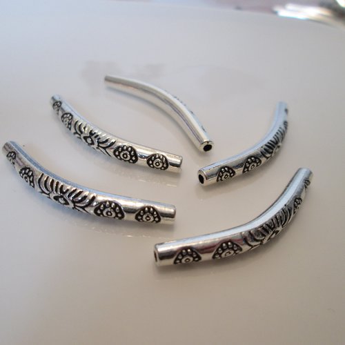 4 perles tube long fleur en métal argenté 35x4 mm