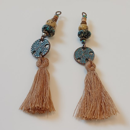 2 pendentifs perles de jaspe, pompon sur métal bronze patiné 60x10 mm