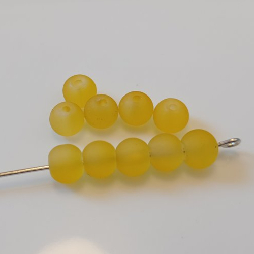 10 perles rondes jaune safran  givré 6 mm en verre