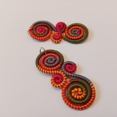 2 pendentifs en textile nylon paracorde multicolore 37x16 mm