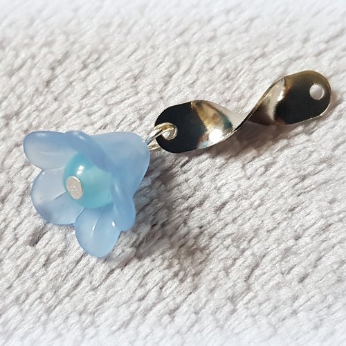 1 montage connecteur torsadé, perle fleur bleu, perle, métal argenté 34x12mm
