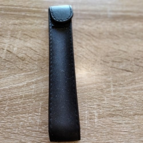 Étui pochette cadeau noire simili cuir pour stylo