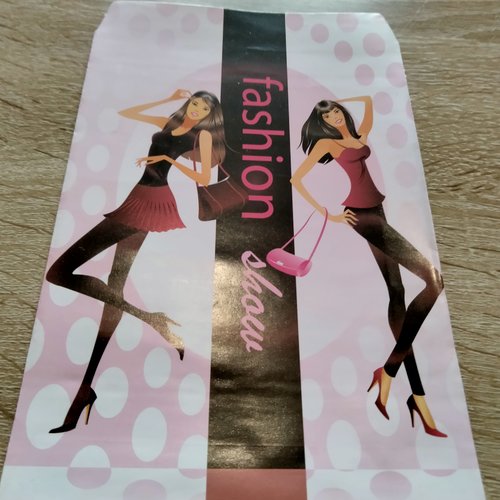 Lot de  4 pochettes cadeaux papier glacé   avec rabat  24x16cm