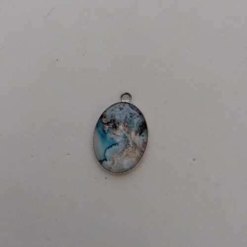 Pendentif cabochon oval en verre sur support en métal argent