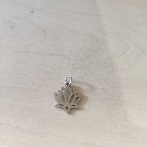 Pendentif à breloque lotus en argent 925