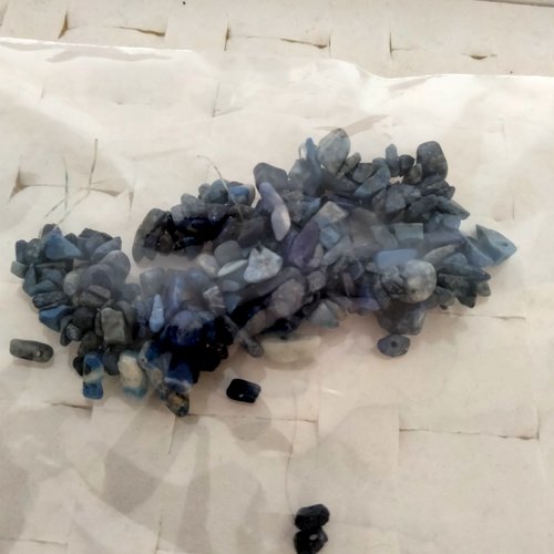 28gr perles chips lapis lazzulis formes irrégulières de 4 à 8mm environ