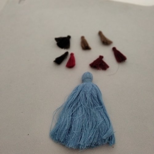 Lot de 7 petits  pompons glands et un grand  en  coton