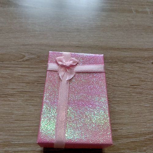 Écrin cadeaux scintillant et  brillant avec petit noeud rose