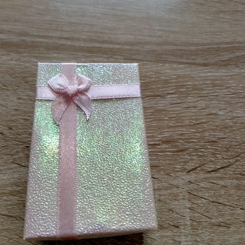 Écrin cadeaux scintillant et  brillant avec petit noeud rose pastel