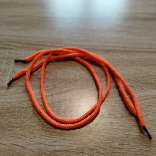 Paire de lacets plats ou ronds de différentes couleurs