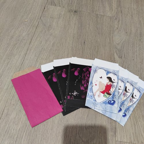 Lot de 9 pochettes de différentes couleurs