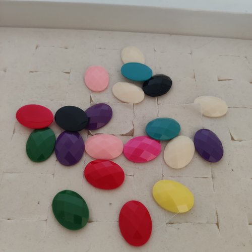 Lot de 14 cabochons facettés de forme ovale fond plat en résine  de différentes couleurs