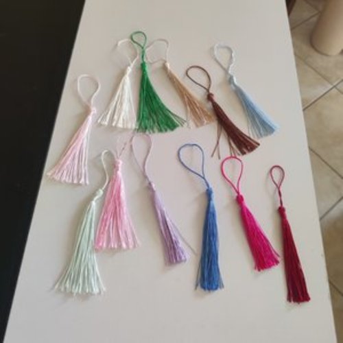 Lot de 10 pompons en coton brillant de différentes couleurs