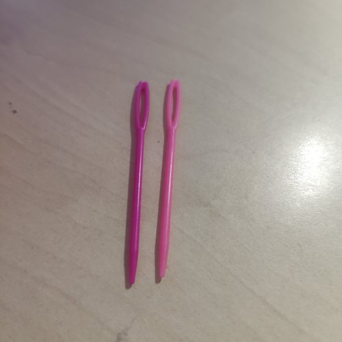 Lot de 2 aiguilles à coudre domestique en plastique  7cm