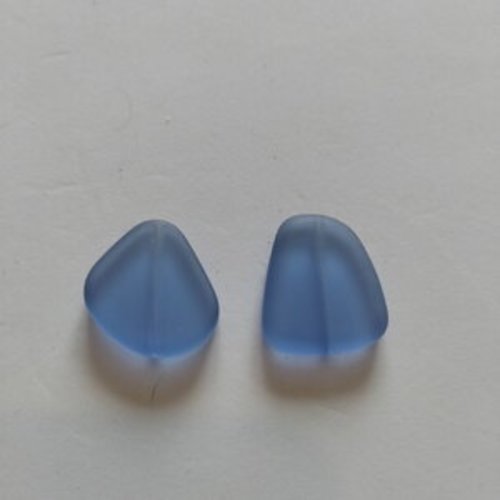 2 grandes perles de verre translucides de couleur bleue