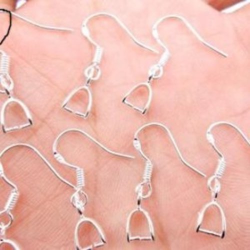 Une paire de boucles d'oreilles crochets avec bélières en plaqué or 14k ou argent 925 pour boucles d'oreilles