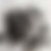 10 petits boutons carrés en arylique noir