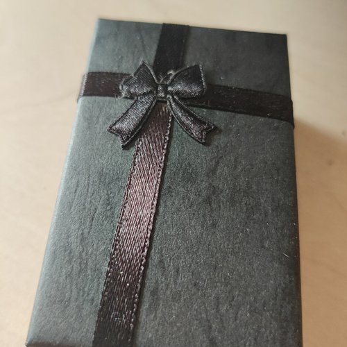 Écrin cadeaux noir mat avec petit noeud