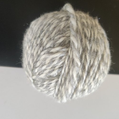 Pelote 100% laine grise chinée
