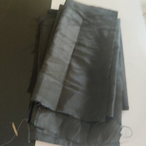 Lot de chutes de doublure noires