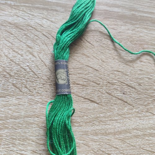 Lot de fils échevette coton à broder canevas