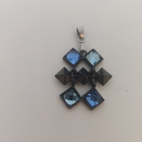 Pendentif métal noir avec cristal bleu sur bélière acier argent mat
