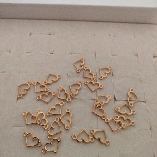 Lot de 5 breloques conecteurs en forme de cœurs ajourés en acier, de couleur dorée ou argentée