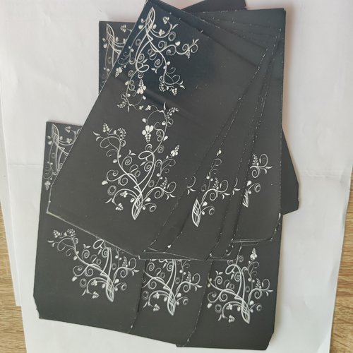 Lot de 40 pochettes cadeaux papier glacé noir