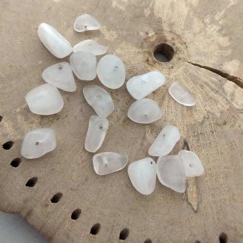42 petites  perles chips quartz cristal  blanc, formes irrégulières de 4 à 8mm environ