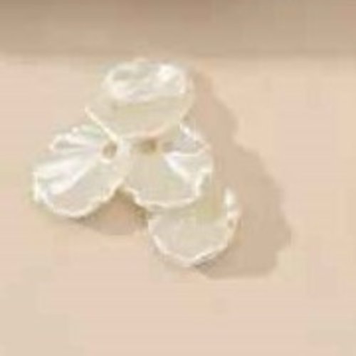 Lot de 10 perles en nacre naturelle blanche forme  coquille